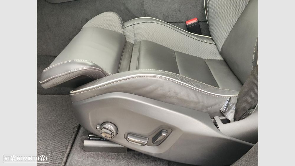 Volvo XC 60 2.0 T6 PHEV Black Edition AWD - 12