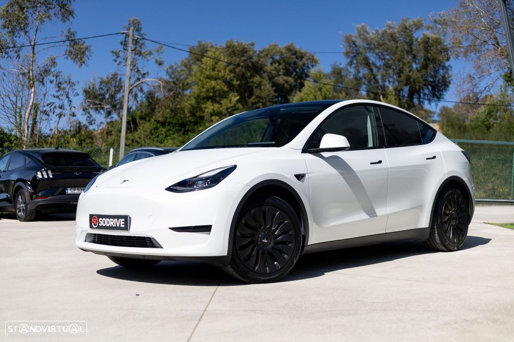 Tesla Model Y Standard RWD - 11