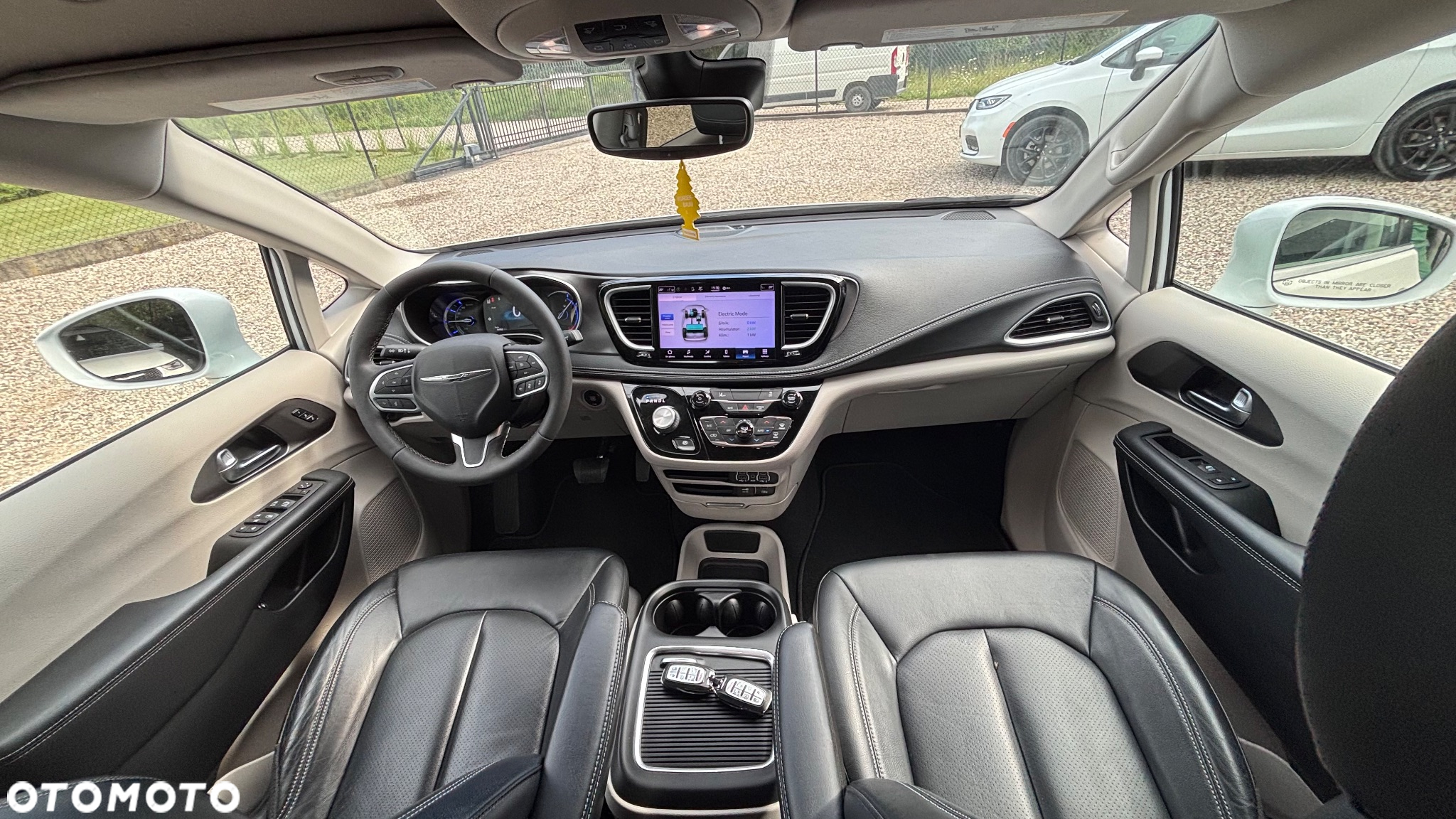 Chrysler Pacifica - 30