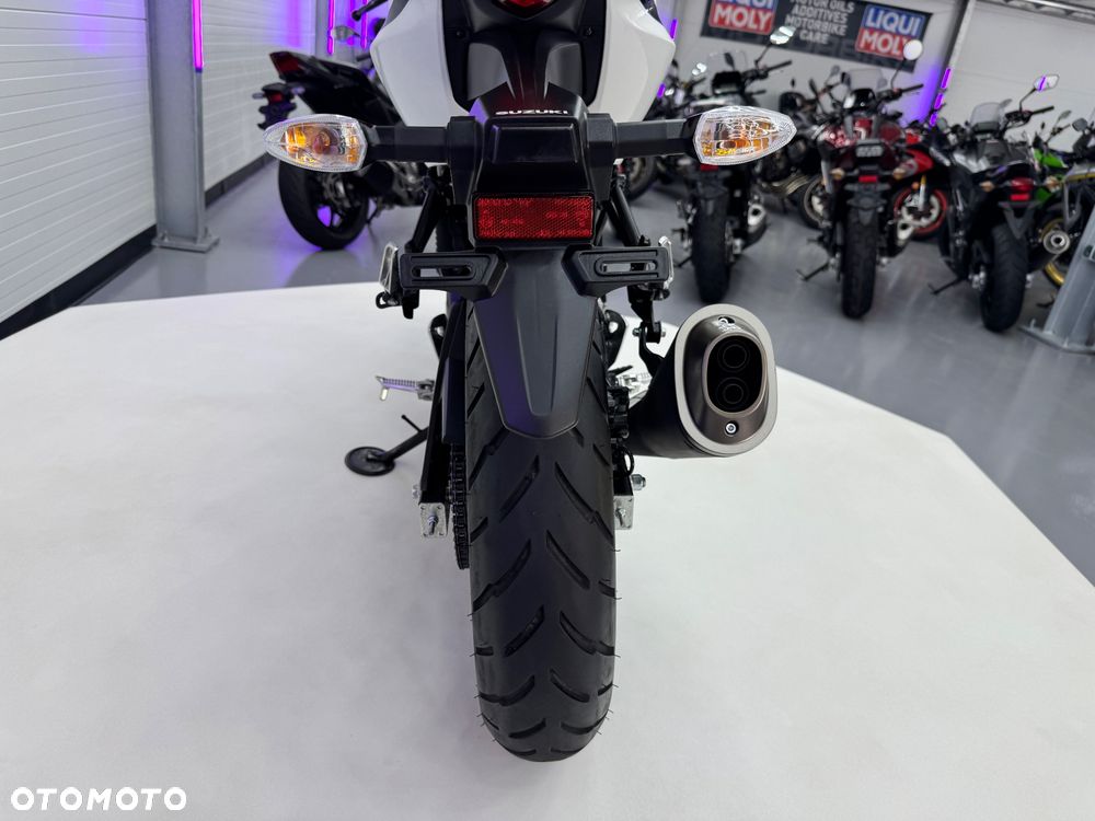 Suzuki GSX - 21