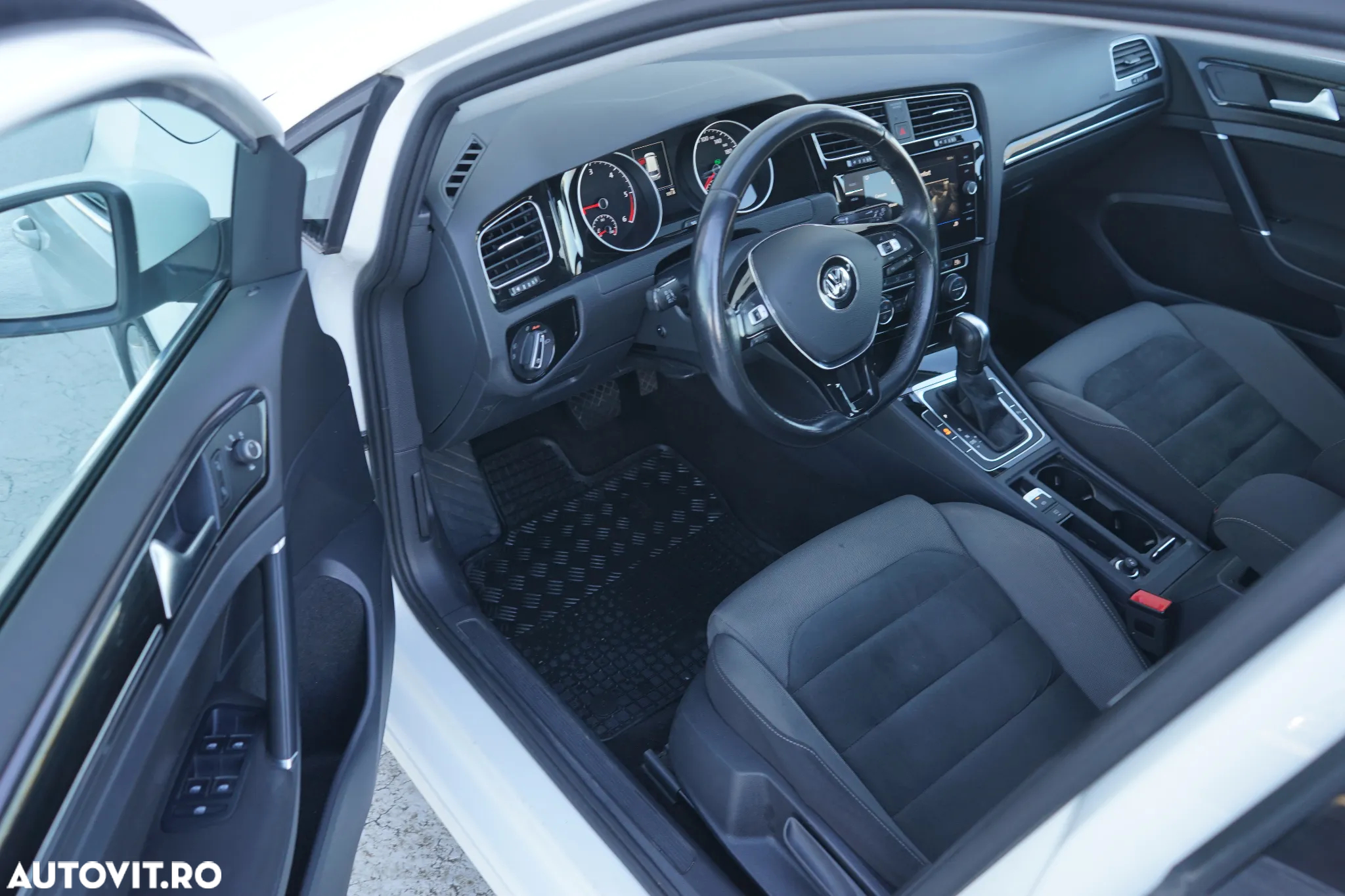 Volkswagen Golf Variant 2.0 TDI SCR DSG Highline - 11