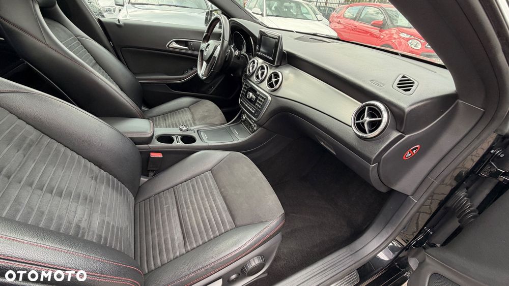 Mercedes-Benz CLA 180 7G-DCT AMG Line - 10