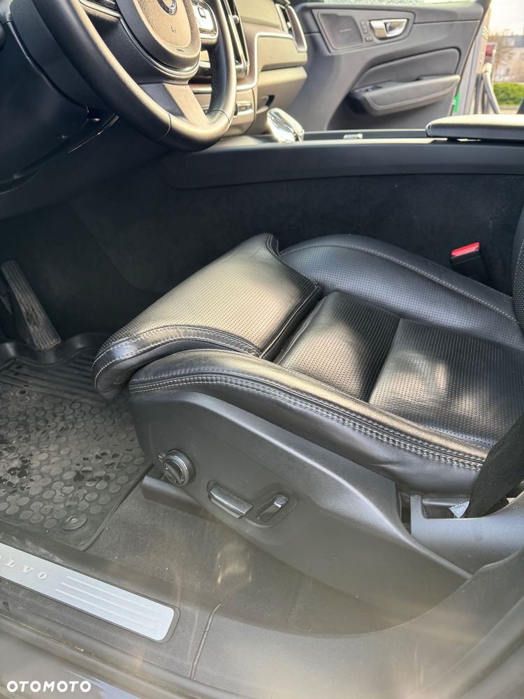 Volvo XC 60 B4 B Plus Dark - 10