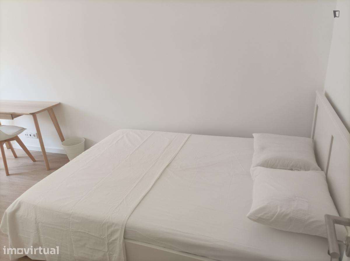 Quarto - localizado em Alameda Lisbon - Grande imagem: 3/21