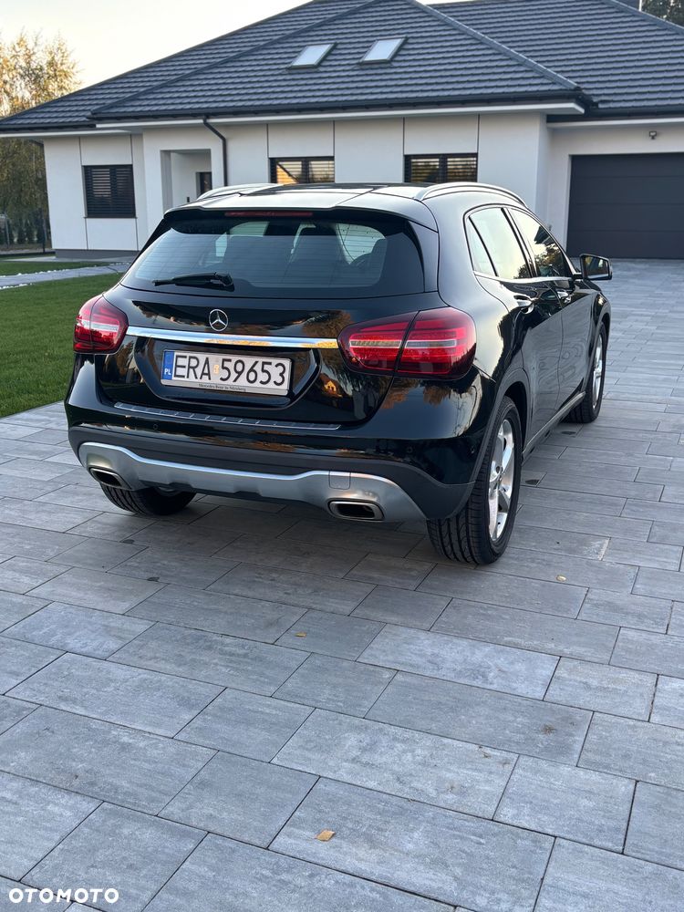 Mercedes-Benz GLA 180 7G-DCT Urban - 6