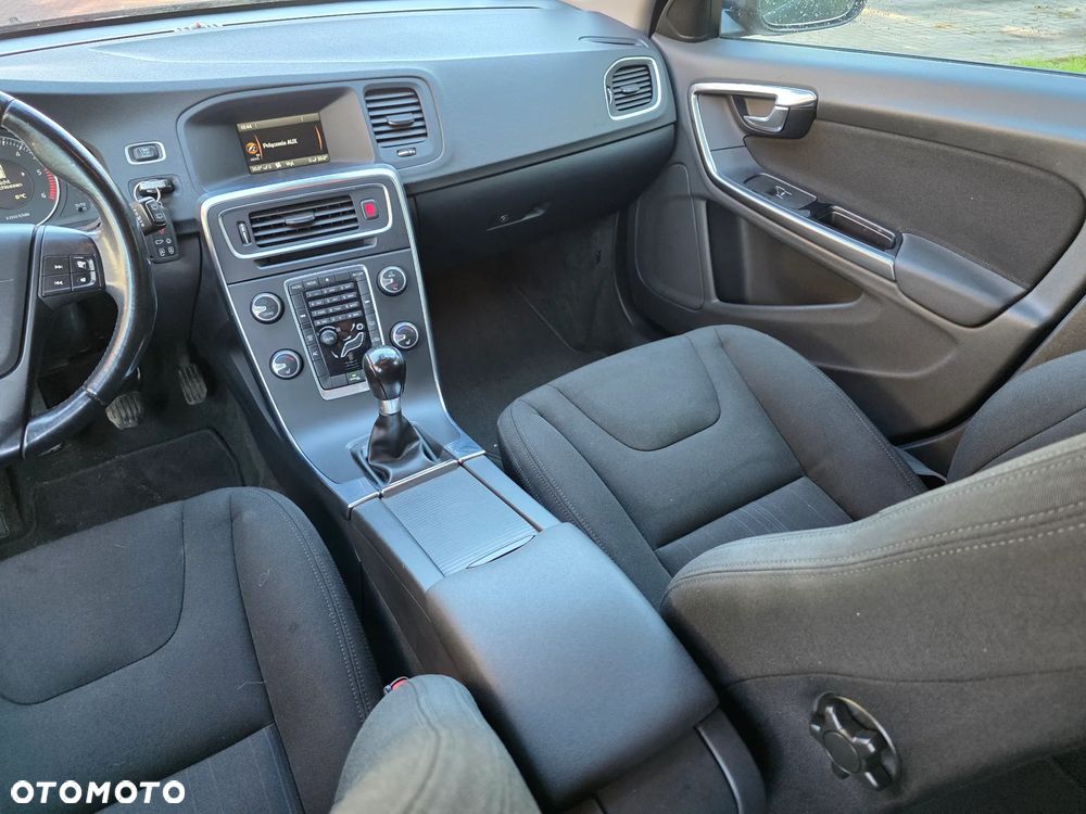 Volvo V60 D2 Momentum - 10