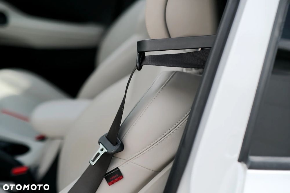 Hyundai Veloster - 23