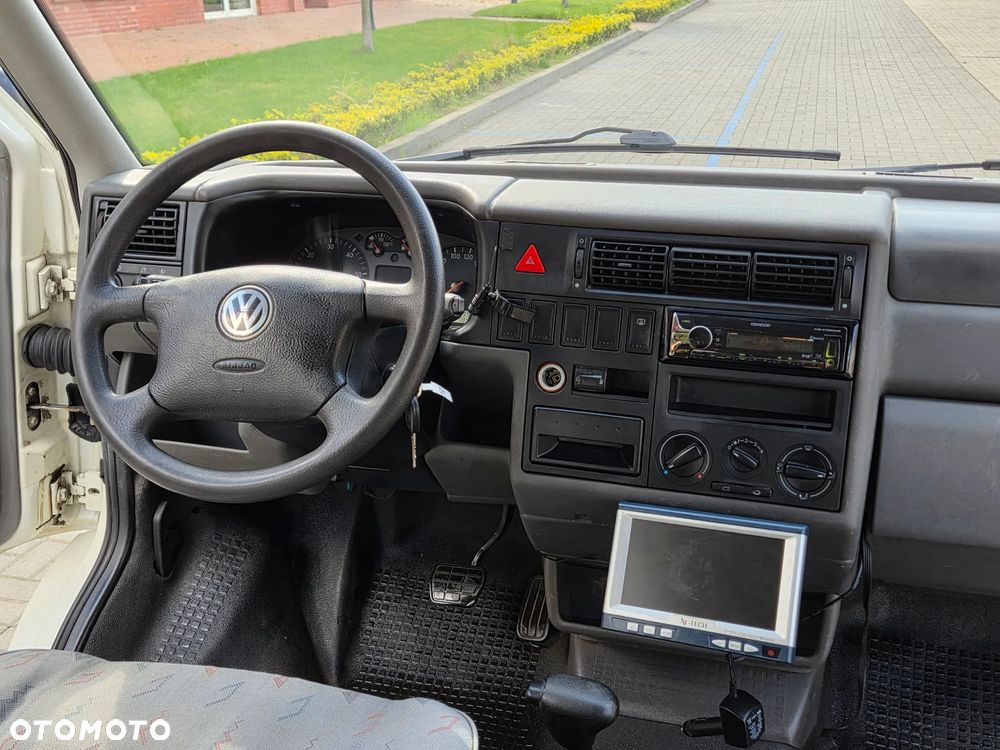 Volkswagen Caravelle - 22