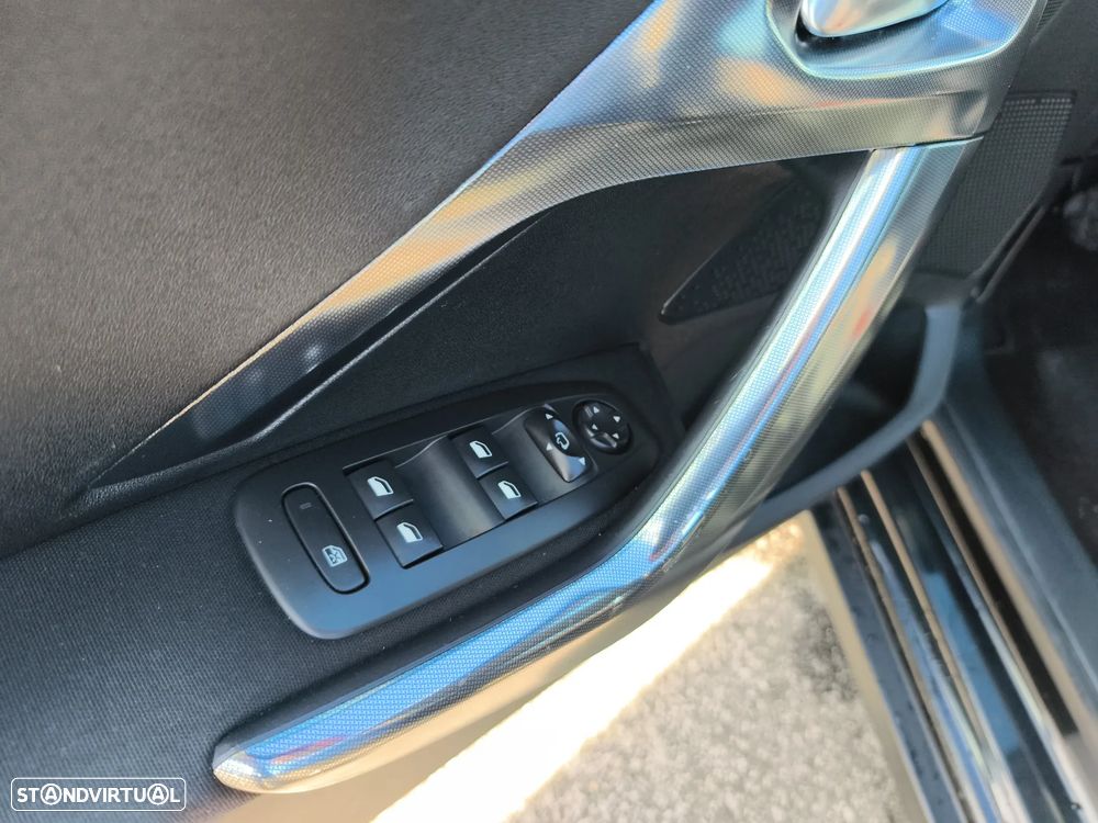 Peugeot 2008 1.2 PureTech Active - 28