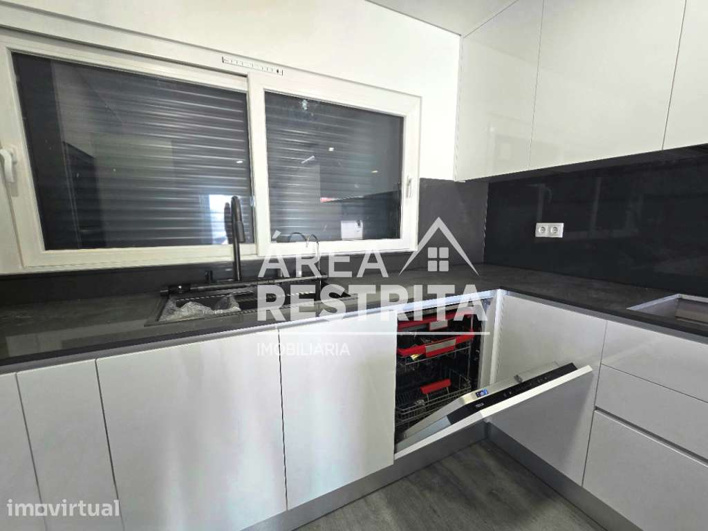 MORADIA TÉRREA T3 COM PISCINA E GARAGEM EM AZEITÃO - Grande imagem: 5/39