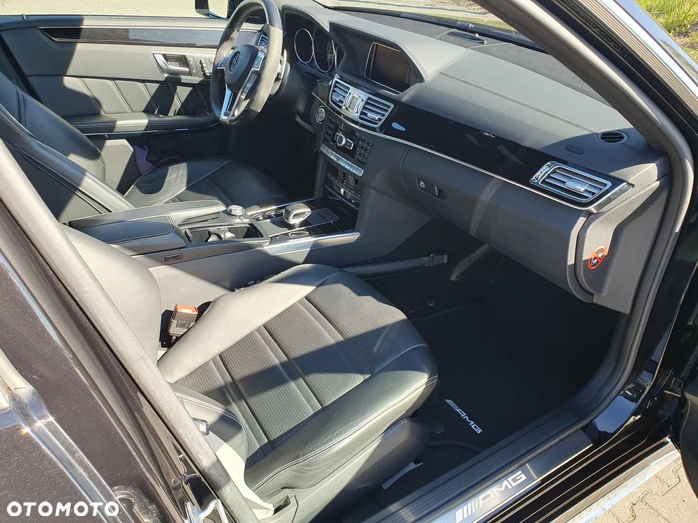 Mercedes-Benz Klasa E 63 AMG S 4-Matic - 17