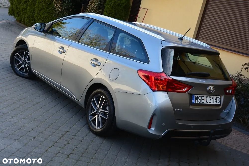 Toyota Auris 1.6 Premium Comfort - 18