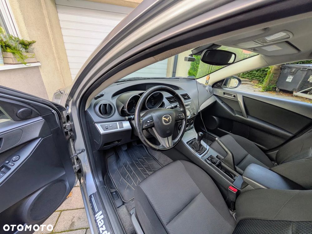 Mazda 3 1.6 Active + - 18