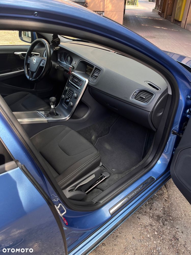 Volvo V60 T3 Momentum - 3