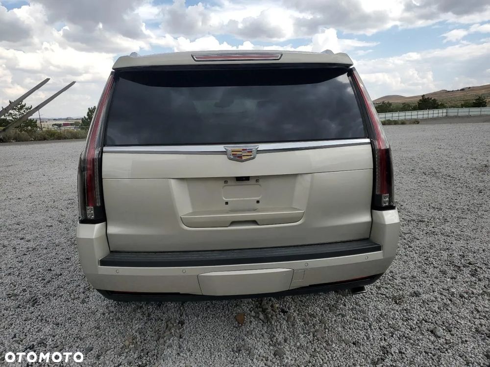 Cadillac Escalade - 5
