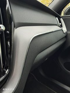 Volvo XC 60 B5 B AWD R-Design - 24