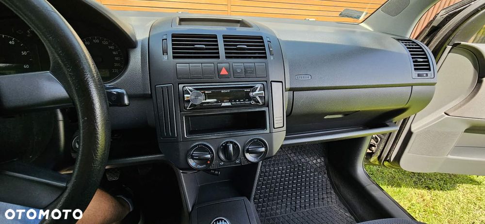 Volkswagen Polo 1.4 16V Comfortline - 21