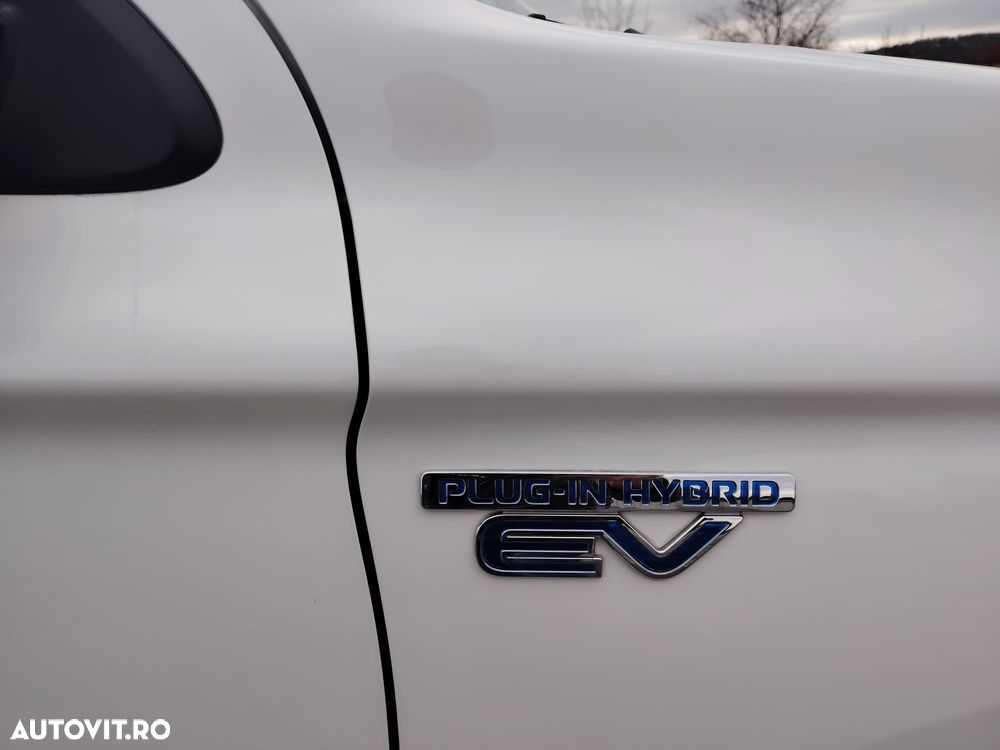 Mitsubishi Outlander 2.0 4WD Top - 15