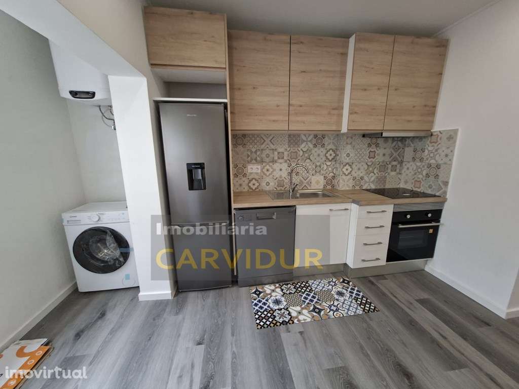 Baixa da Banheira T2 totalmente remodelado - Grande imagem: 2/22