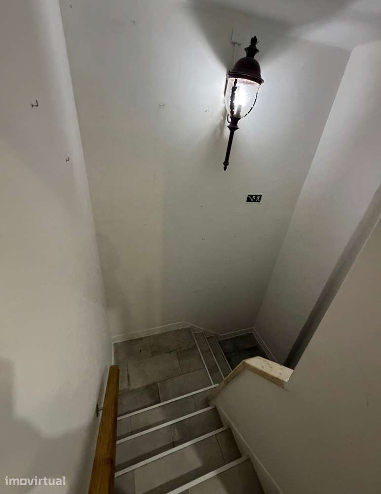 Loja com dois pisos em São Domingos de Benfica – Rua dos Soeiros 83m2 - Grande imagem: 3/20