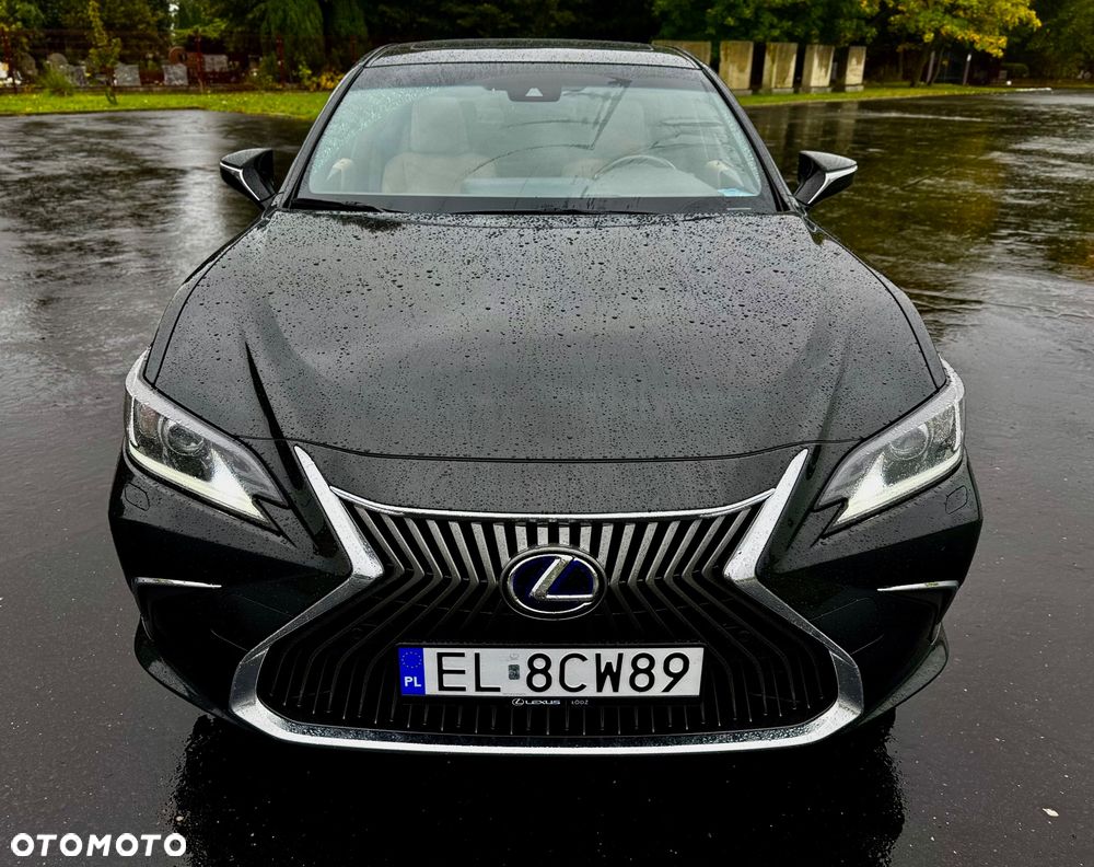 Lexus ES 300h Business Edition - 4
