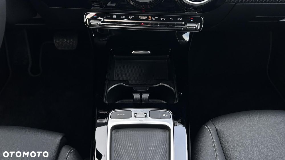 Mercedes-Benz CLA 200 7G-DCT - 19