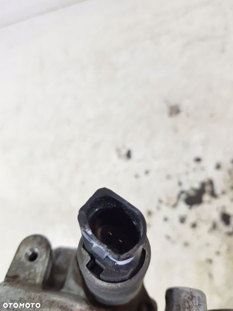 obudowa pompy vacum wariatora 06f103530e vw golf v audi a3 2.0 fsi axw - 8