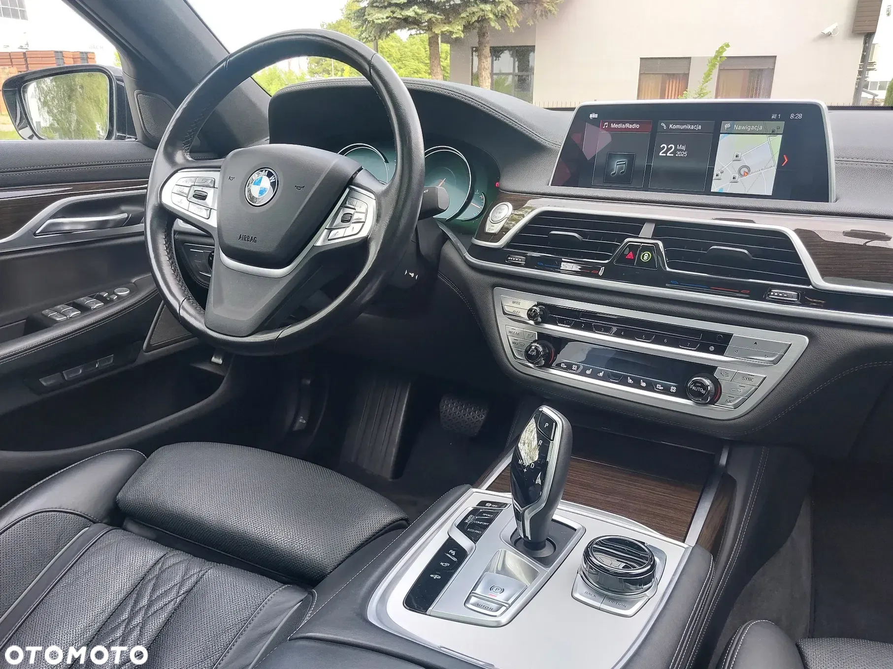 BMW Seria 7 750i xDrive - 26