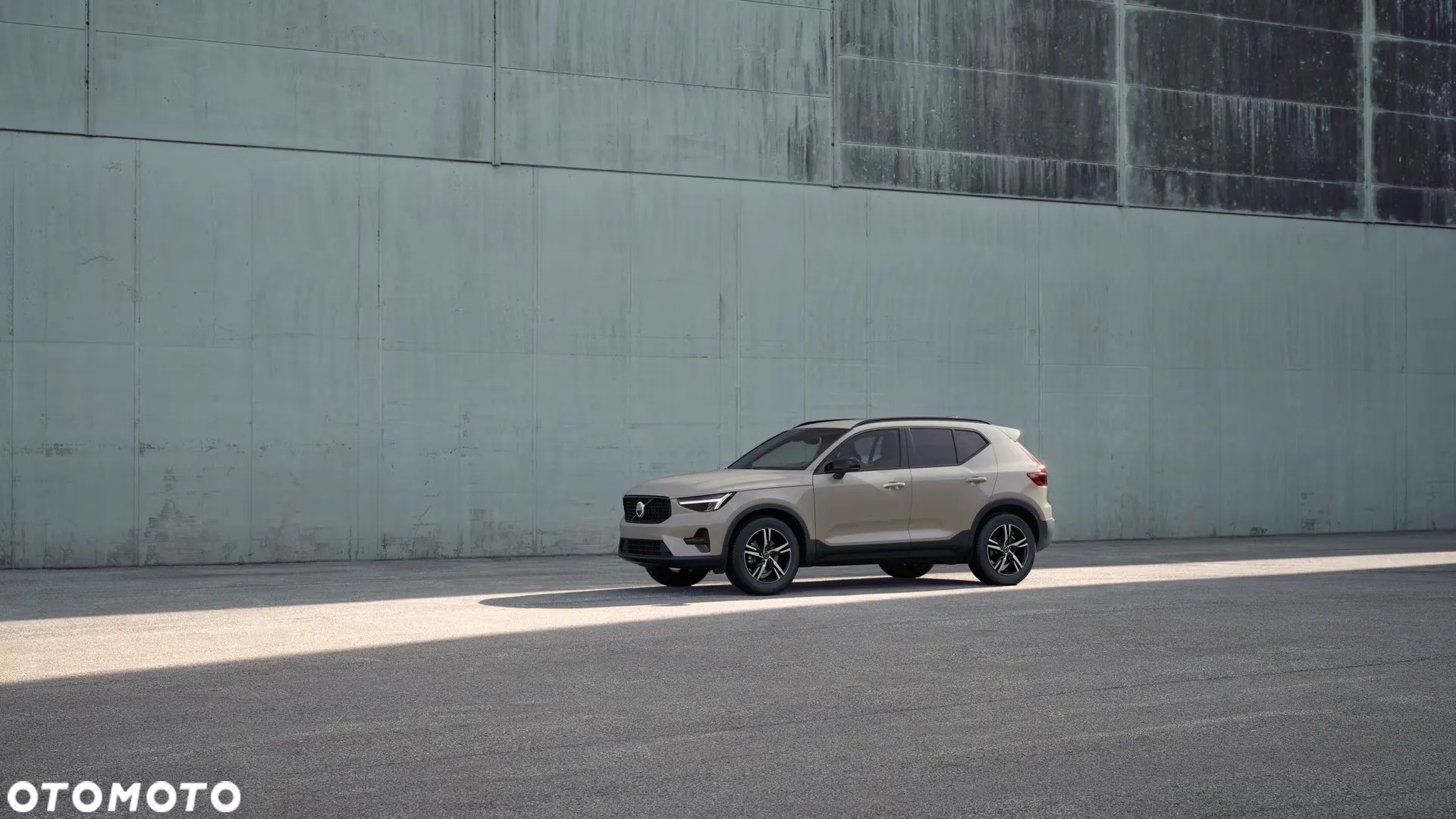 Volvo XC 40 B3 Plus Dark - 4