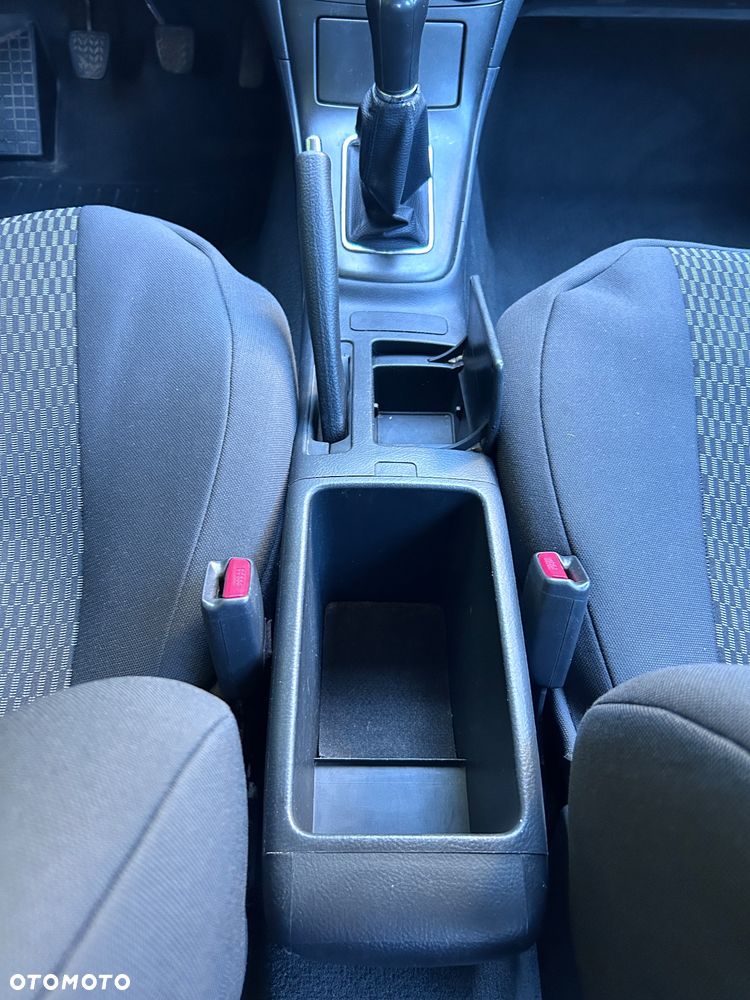 Toyota Avensis 1.6 VVT-i Luna - 13