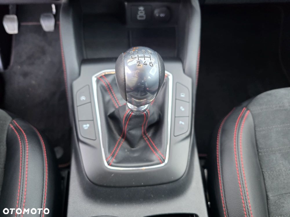 Ford Kuga 1.5 EcoBoost ST-LINE - 33