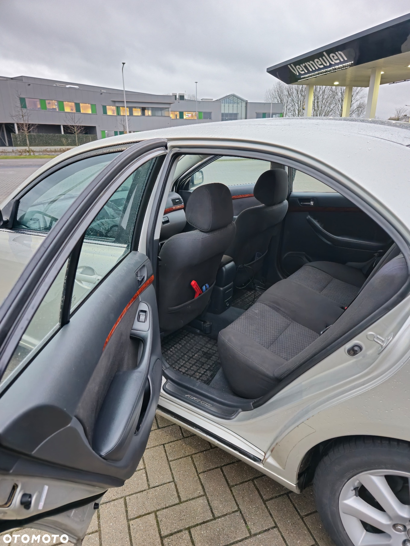 Toyota Avensis 2.0 D-4D - 14
