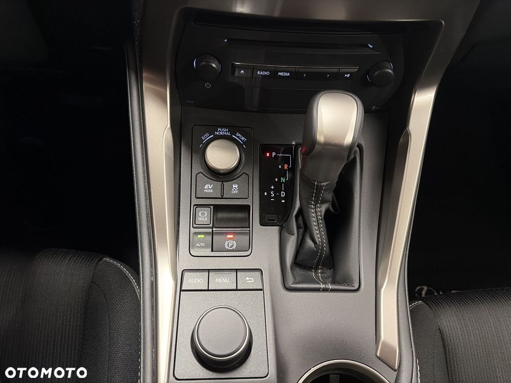 Lexus NX 300h Elegance 2WD - 17