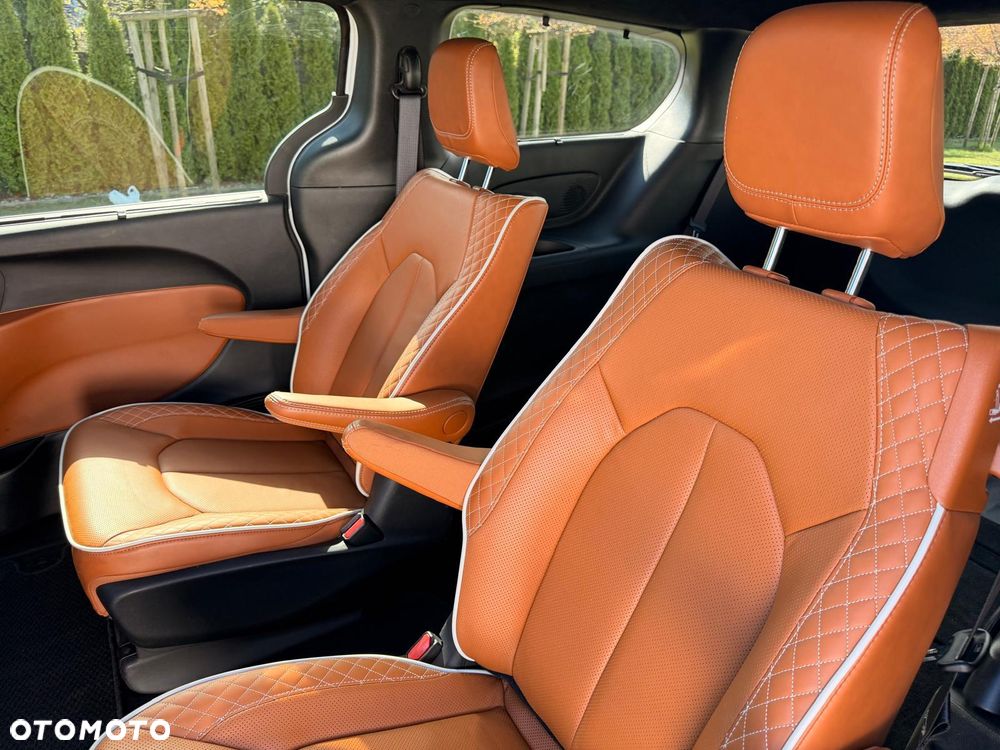 Chrysler Pacifica - 26