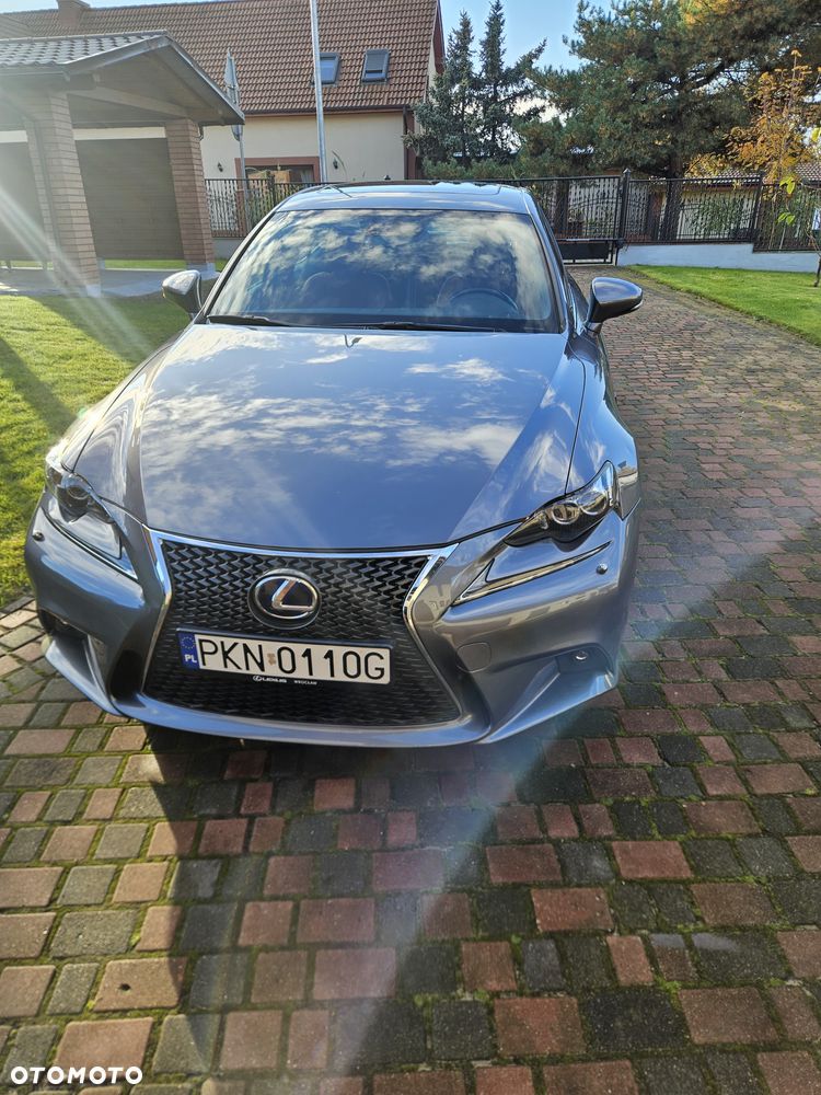 Lexus IS F Sport - 8
