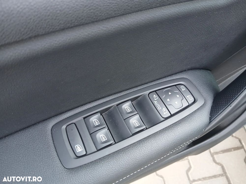 Renault Megane TCe 140 GPF Techno - 10