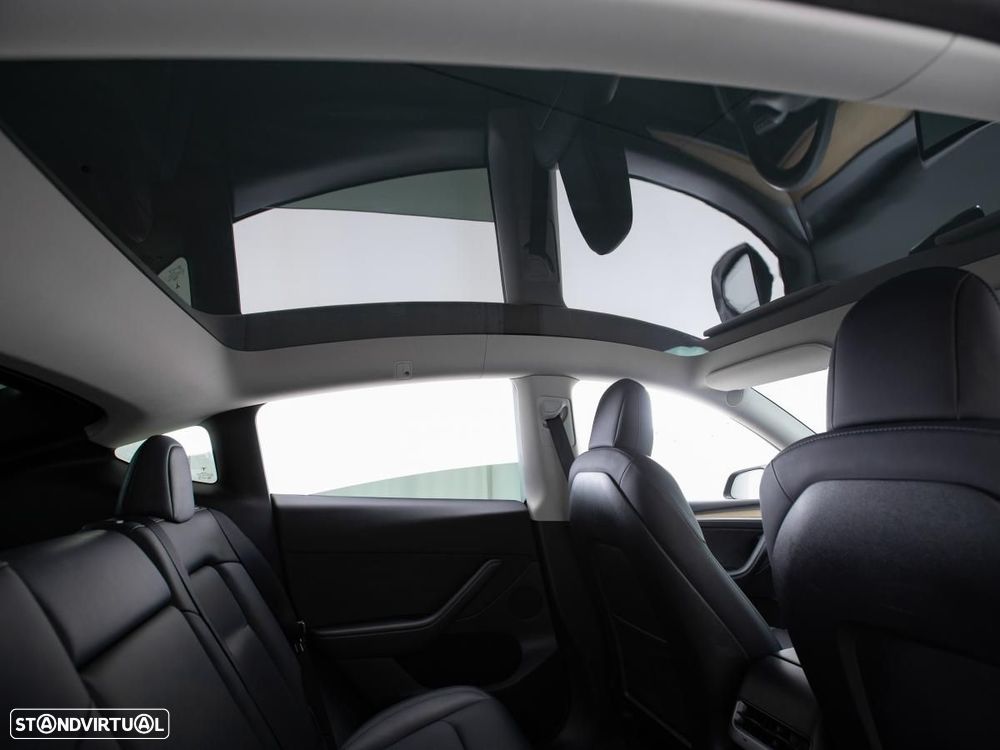 Tesla Model Y Long Range Dual Motor AWD - 14