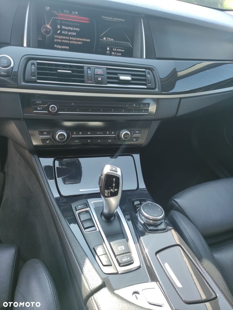 BMW Seria 5 525d xDrive - 9