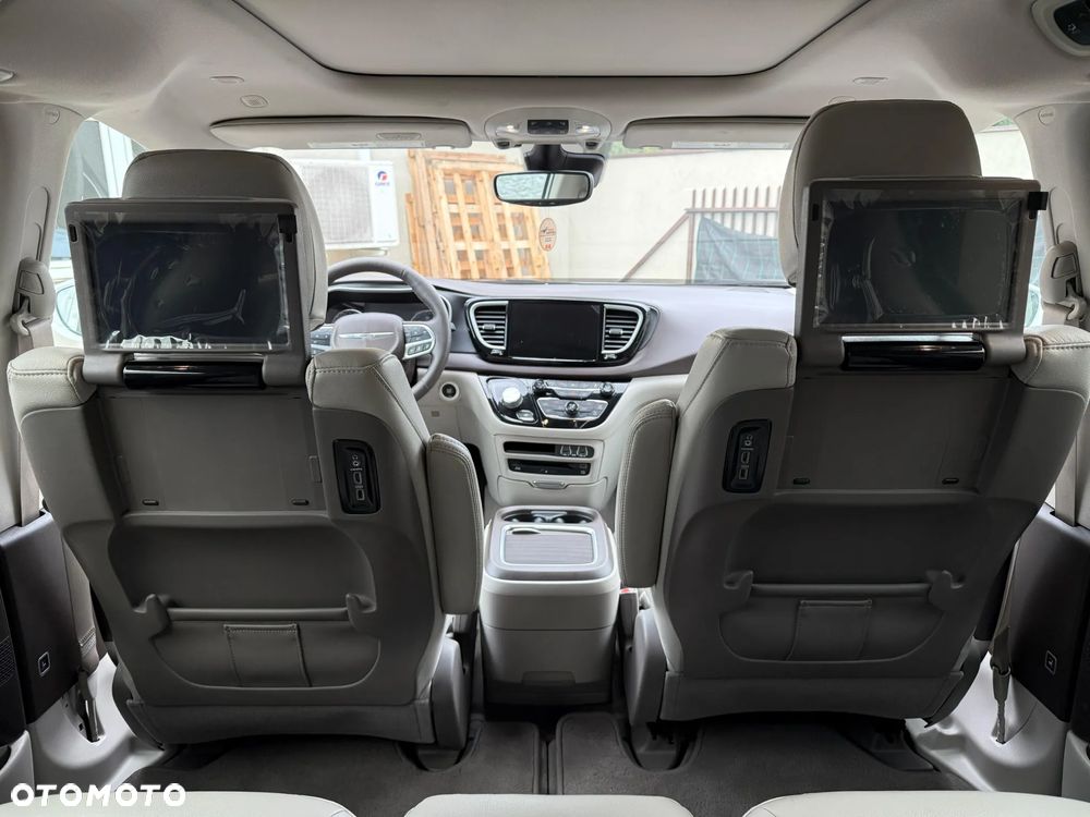 Chrysler Pacifica - 11