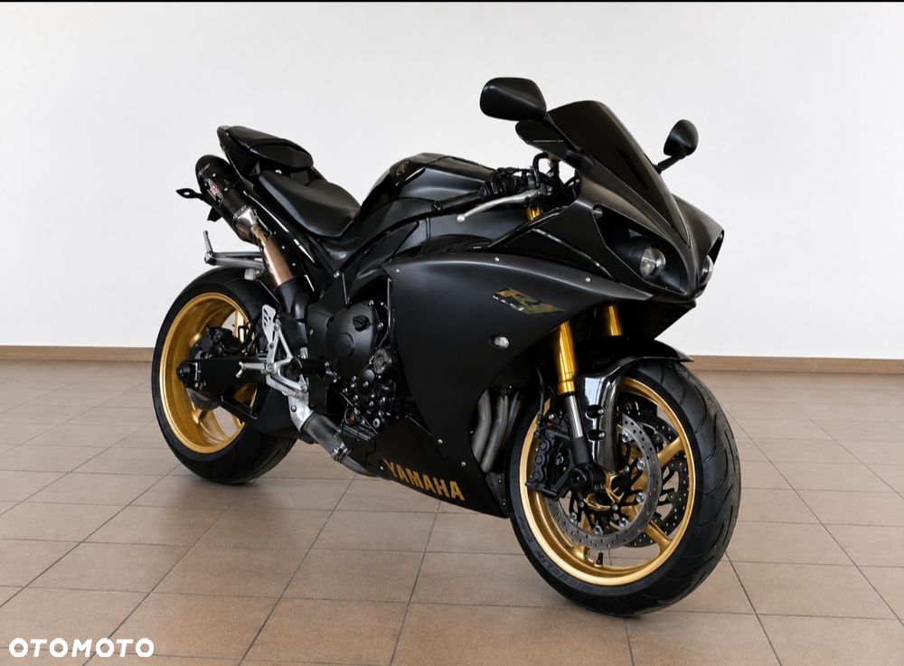 Yamaha R1 - 1