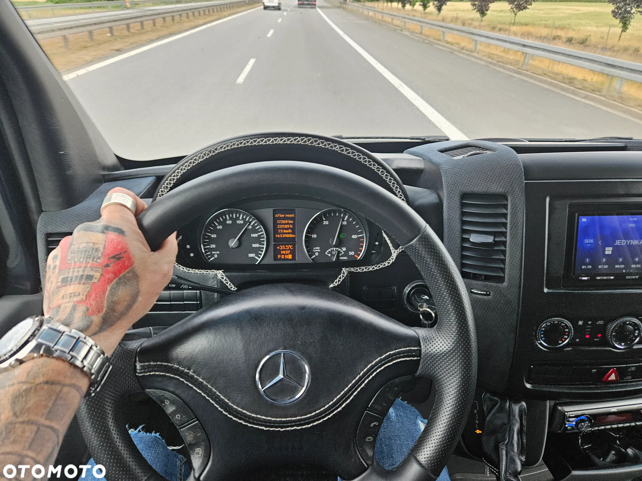 Mercedes-Benz Sprinter - 9