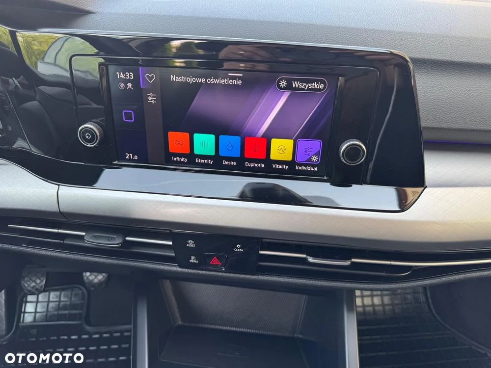 Volkswagen Golf VIII 1.5 TSI EVO Life - 19