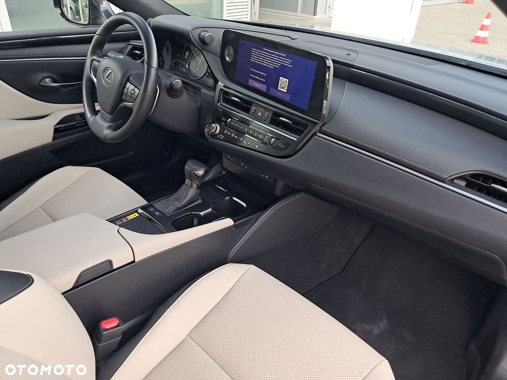 Lexus ES 300h Business Edition - 9