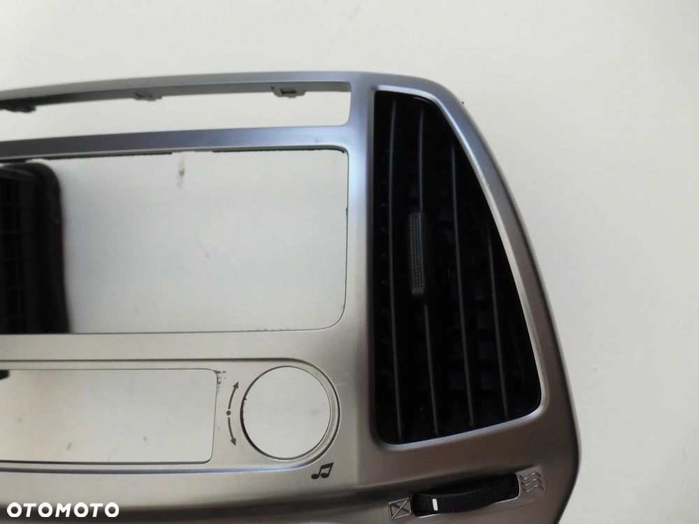 RAMKA RADIA PANELU KLIMATYZACJI KRATKA NAWIAWU KONSOLI HYUNDAI I20 LIFT ORYGINAŁ - 4