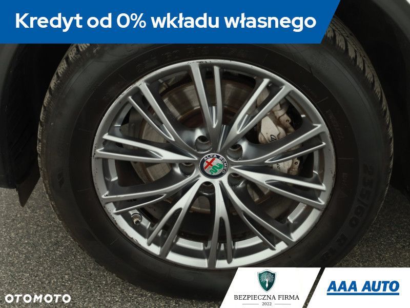 Alfa Romeo Stelvio - 14