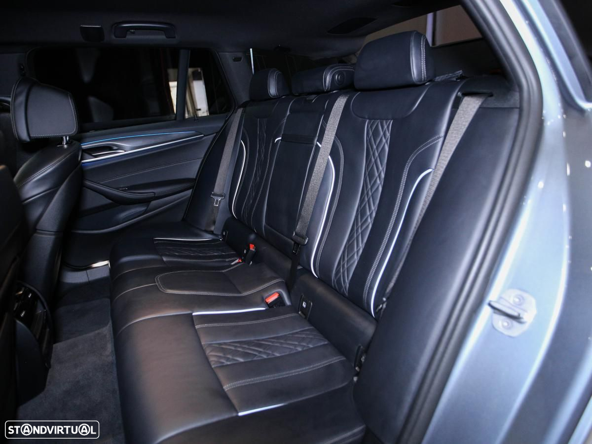BMW 530 e Pack 50 anos M - 12