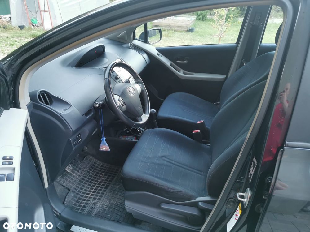 Toyota Yaris - 8