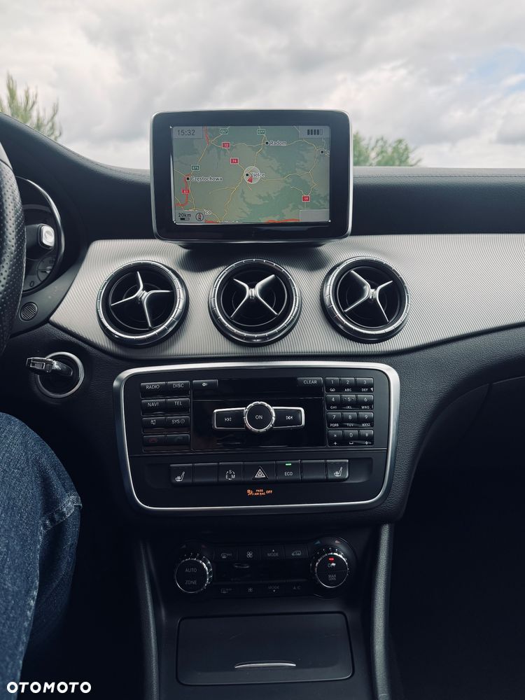 Mercedes-Benz CLA 250 7G-DCT AMG Line - 20