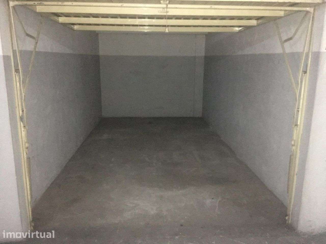 Garagem Individual - Rua Diogo Silves, 77 Santa Marinha - Grande imagem: 2/16