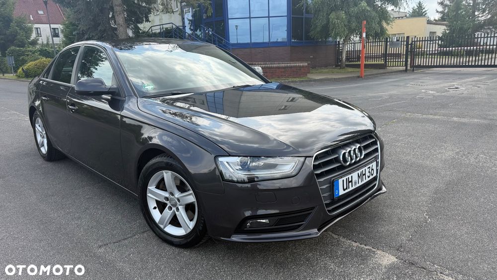 Audi A4 Limousine - 1